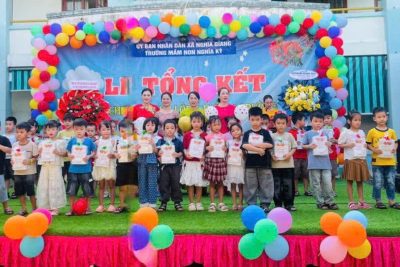 Trường Mầm non Nghĩa Kỳ tổ chức lễ bế giảng và chia tay các bé lớp 5 tuổi ra trường.